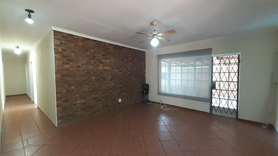 5 Bedroom Property for Sale in Ifafi North West